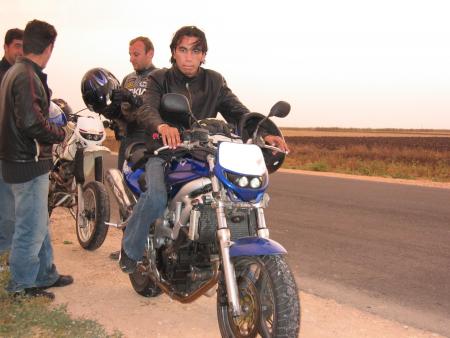 fr&eacute;ro avec sa moto
